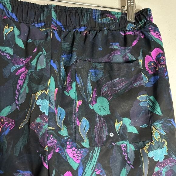 All In Motion Dark Floral Athletic Shorts Size M - Picture 9 of 12